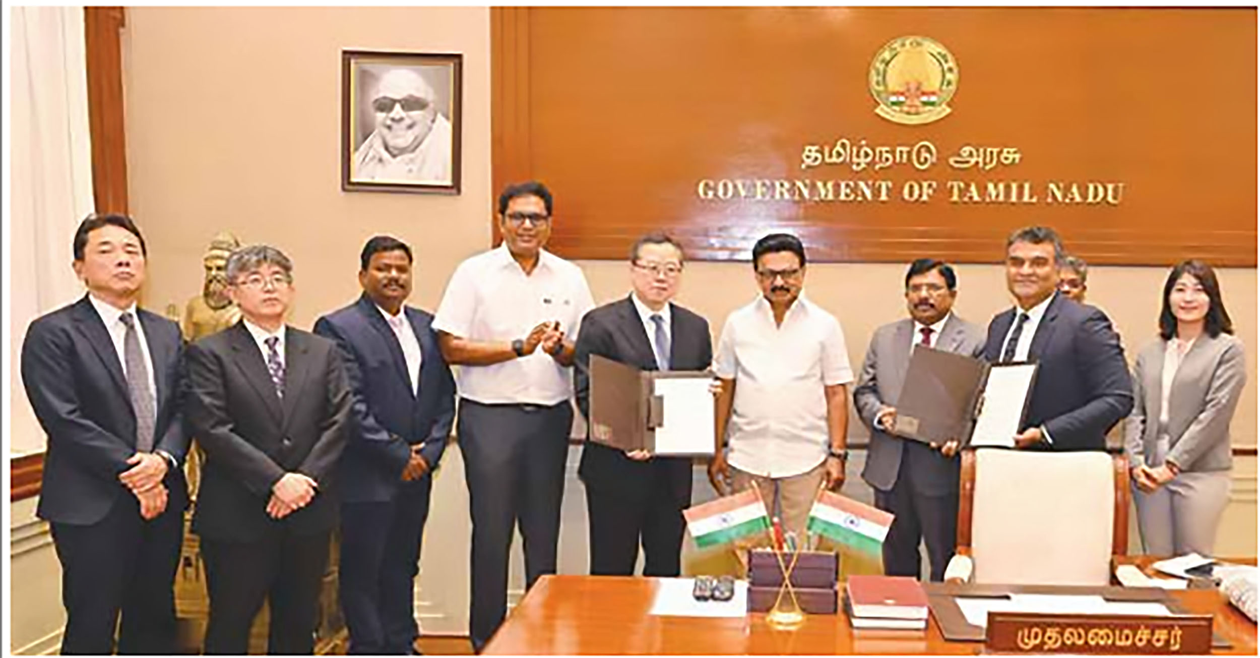 தமிழ்நாடு முதலமைச்சர் மு.க. ஸ்டாலின் முன்னிலையில் நேற்று தலைமைச் செயலகத்தில் தொழில், முதலீட்டு ஊக்குவிப்பு