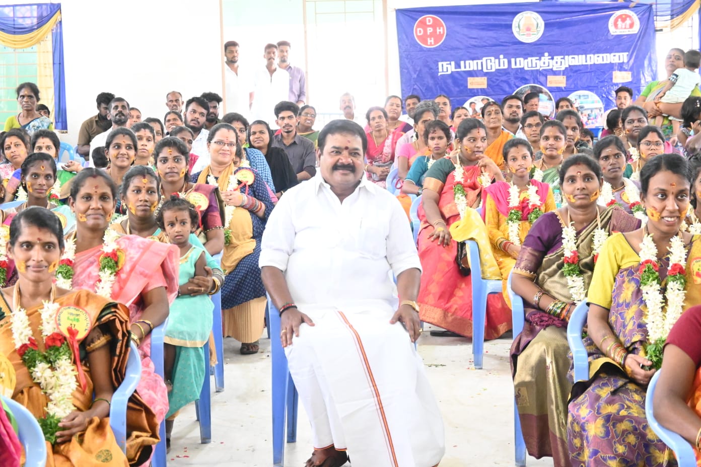 மதுரை கிழக்கு சட்டமன்றத் தொகுதிக்குட்பட்ட மதுரை மேற்கு ஒன்றியத்தில், சமூக நலன் மற்றும் மகளிர் உரிமைத்துறை சார்பில் சமுதாய வளைகாப்பு விழா வெகு சிறப்பாக நடைபெற்றது.