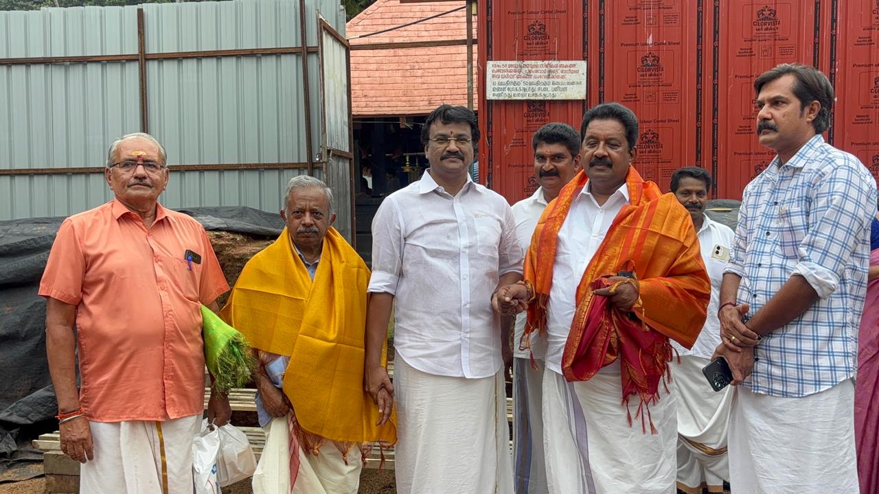 ஆரியங்காவு திருக்கோவிலில், S.S. சரவணன் B.E., M.Tech Ex.MLA தலைமையில் நடக்கும் கும்பாபிஷேக பணிகளை மேற்பார்வையிடவும், வரும் டிசம்பர் மாதத்தில் நடைபெற உள்ள ஆரியங்காவு ஸ்ரீ தர்ம சாஸ்தா- ஸ்ரீ புஷ்கலா தேவி திருக்கல்யாண உற்சவம் சிறப்பாக நடத்த வேண்டியும், ஆரியங்காவு திருக்கோவிலில் உள்ள மண்டபத்தில் ஆலோசனைக் கூட்டம்நடைபெற்றது.